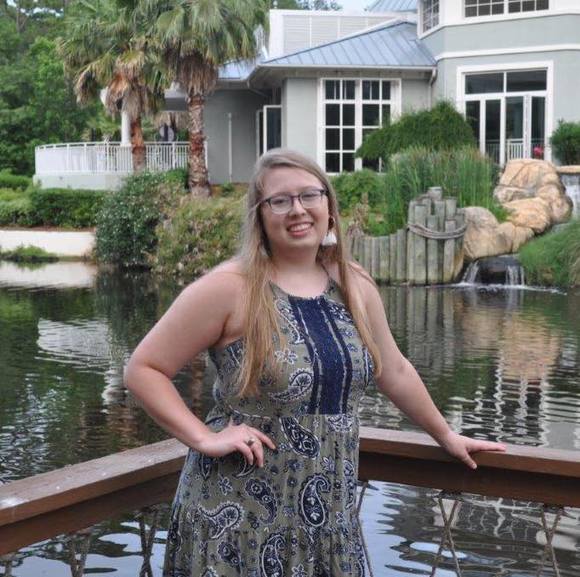 Meet your Posher, Liz - Picture 1 of 1